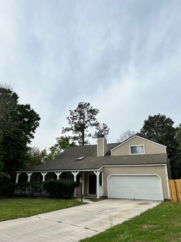 8206 Loch Lomond Ln, Jacksonville, FL 32244 House Rental in