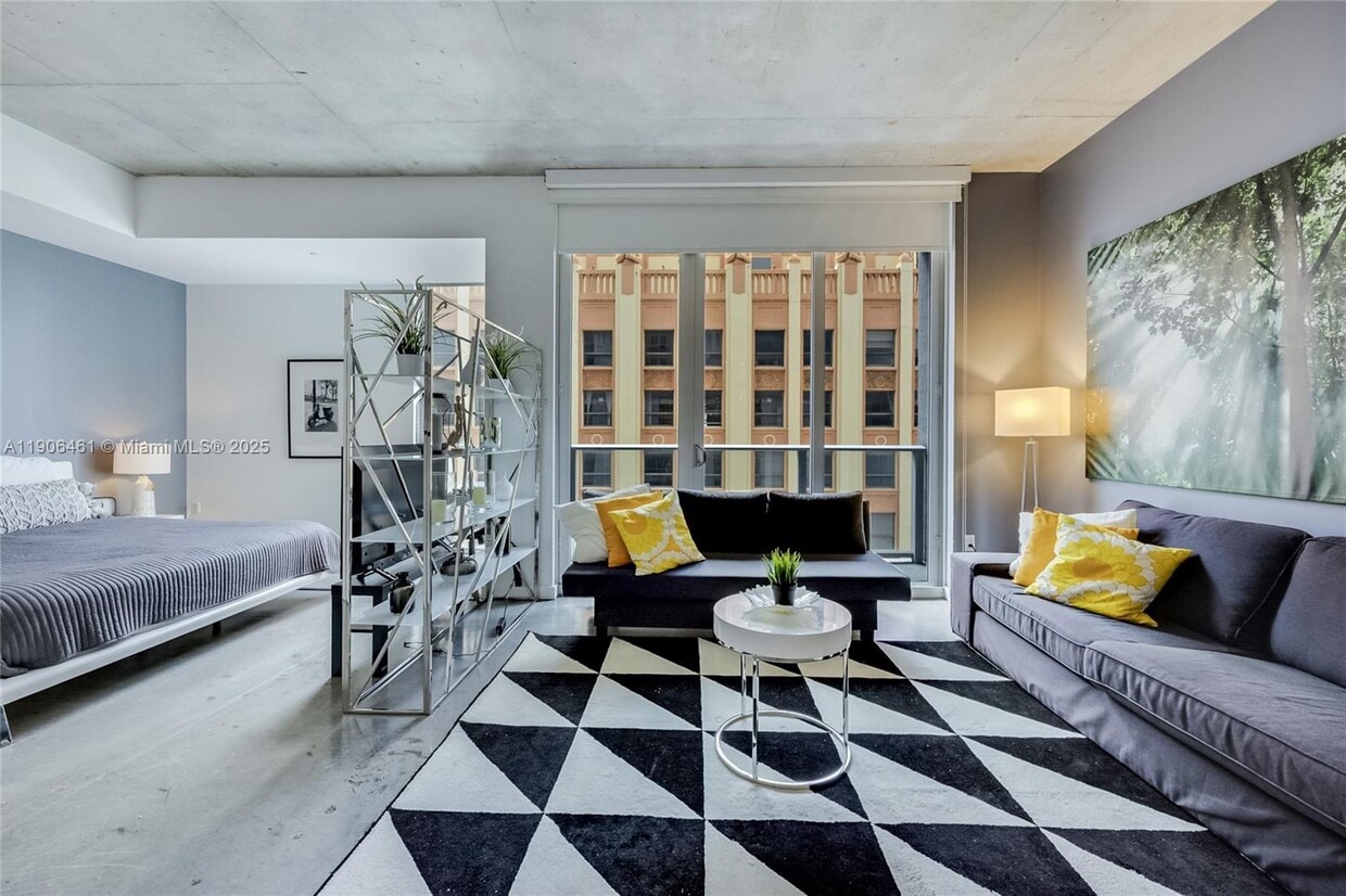 Foto principal - 151 SE 1st St