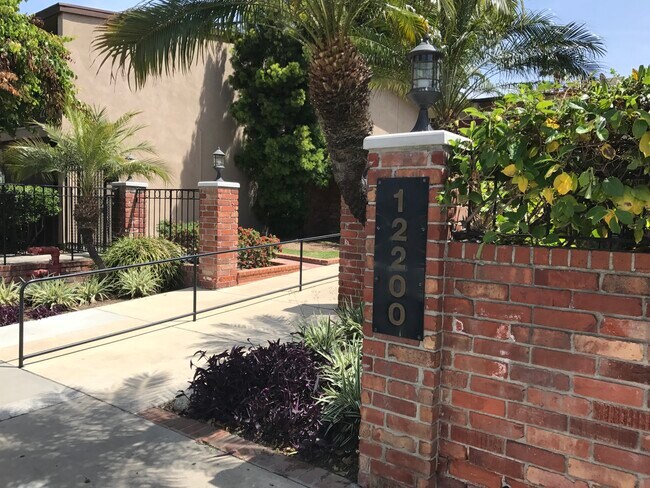 Entrada principal - 12200 Montecito Rd