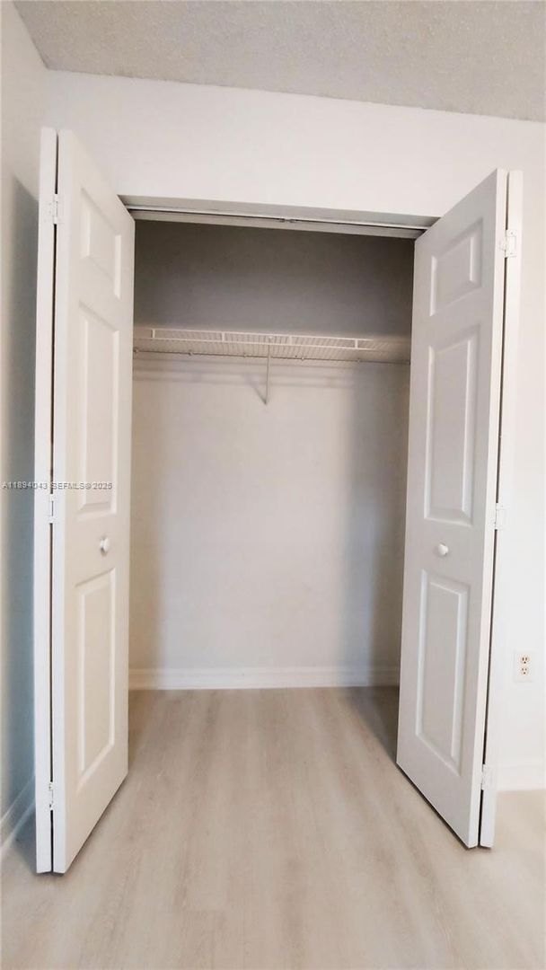 Building Photo - 2457 Centergate Dr