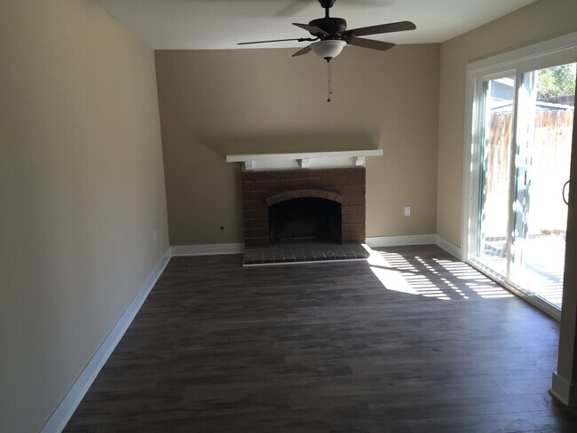 Foto del edificio - Riverside Home 4bd/ 2ba
