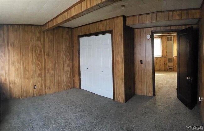 Foto del edificio - 139 S Main St