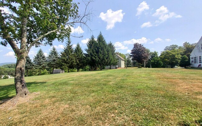 Foto del edificio - 349 Harriman Heights Rd