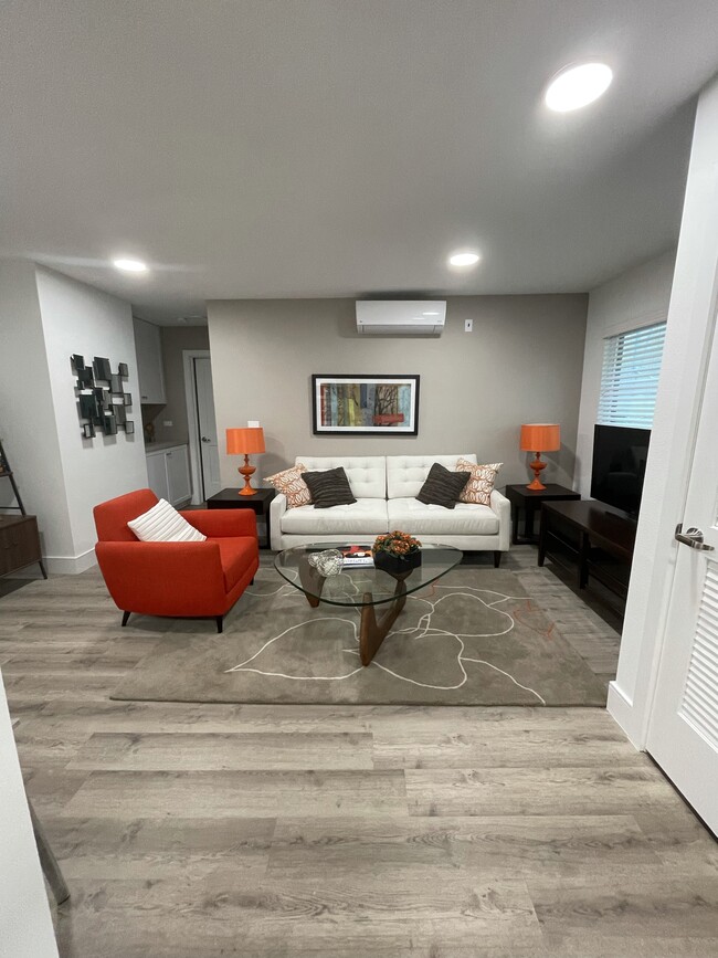 Foto del edificio - NEW 2 Bed, 2 Bath LOFTS! HEART OF KOREATOW...