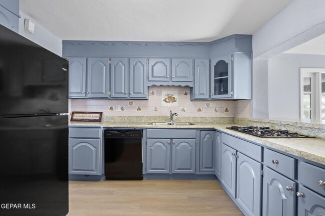 Foto del edificio - 390 Arvin Cir