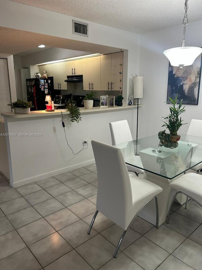 Foto del edificio - 8660 SW 212th St