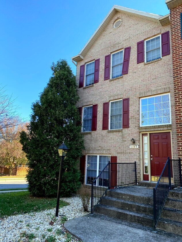 1147 Lindsay Ln, Hagerstown, MD 21742 Townhome Rentals in Hagerstown
