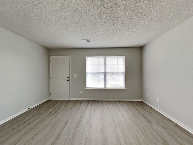 Foto del edificio - 3 BR/2BA | Newly Renovated Single Family Home | 2-Car Covered Parking |Large backyard!