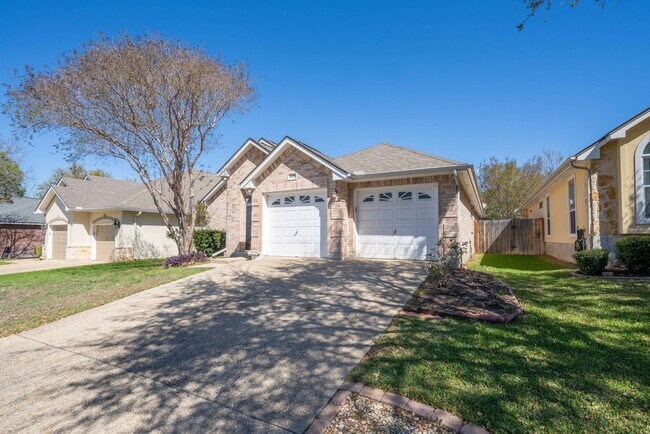 Building Photo - 1435 Bluff Forest