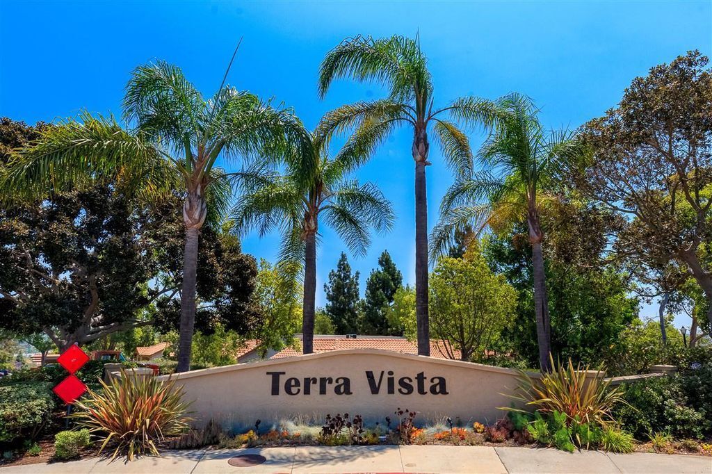 Primary Photo - 1 Bed, 1 Bath Condo - Fireplace + Private ...