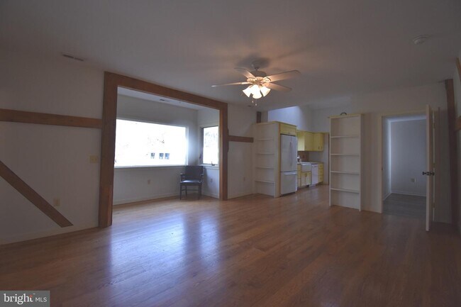 Building Photo - 7098 FERRY Rd