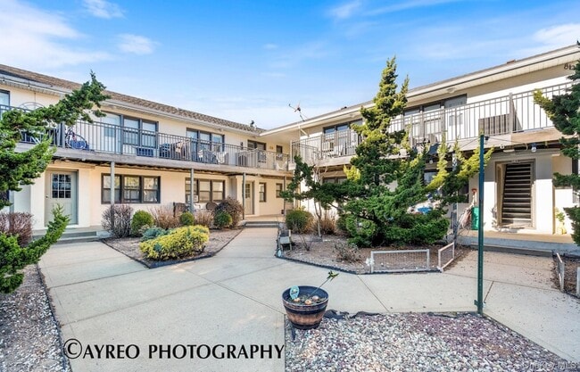 Photo - 65 W Broadway Apartment