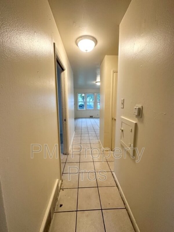Building Photo - 4954 N 48th St