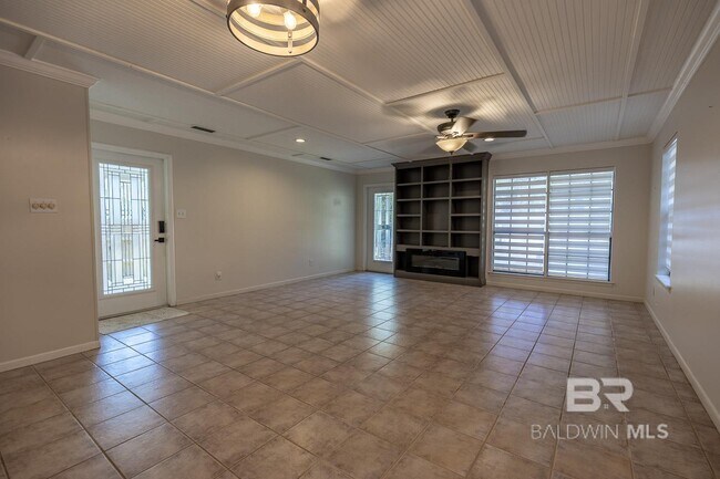 Foto del edificio - 558 Bellangee Ave