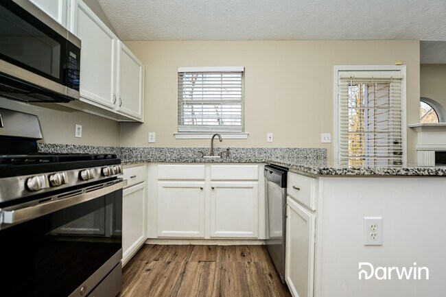 Building Photo - 403 Edgewood Dr