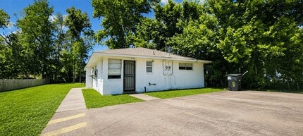 Building Photo - 7818 Oak Knoll Ln
