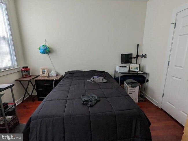 Foto del edificio - 2631 W Girard Ave