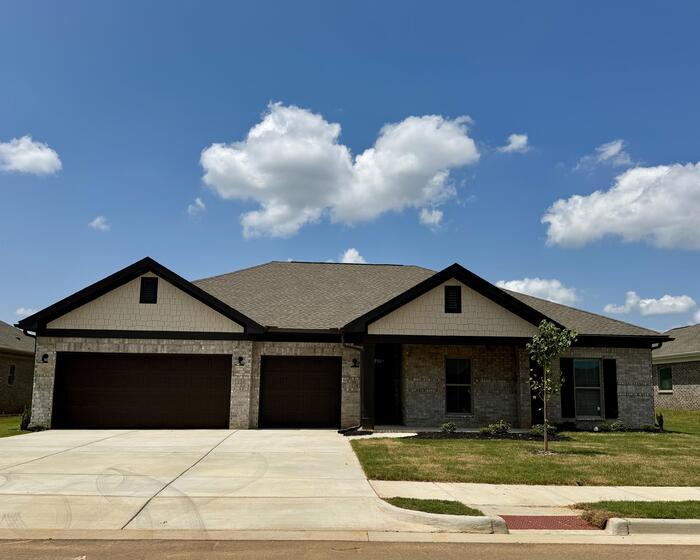 Primary Photo - 313 Elderwood Dr