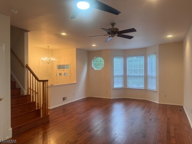 Foto del edificio - 32 Chesterfield Ct