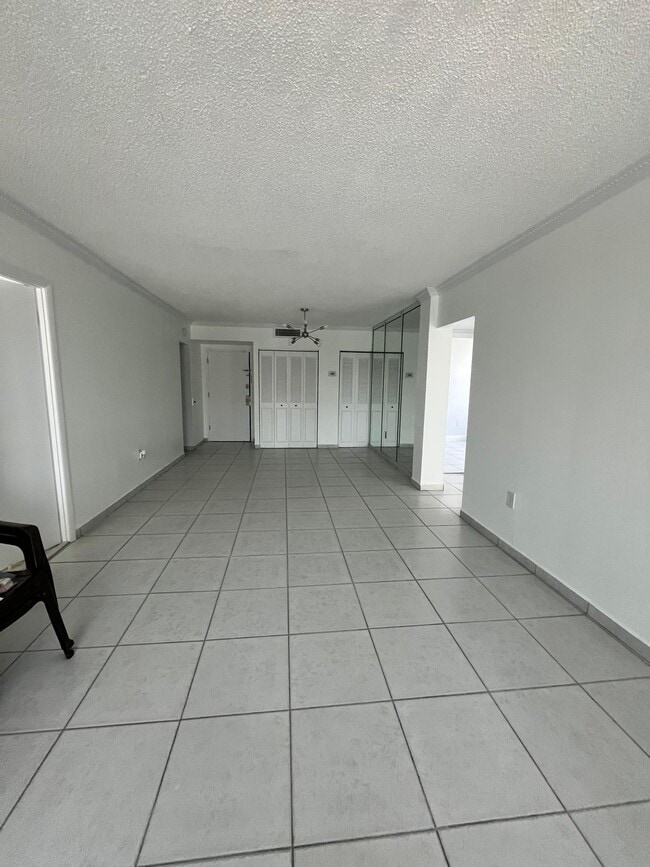 Foto del edificio - 6705 NW 169th St