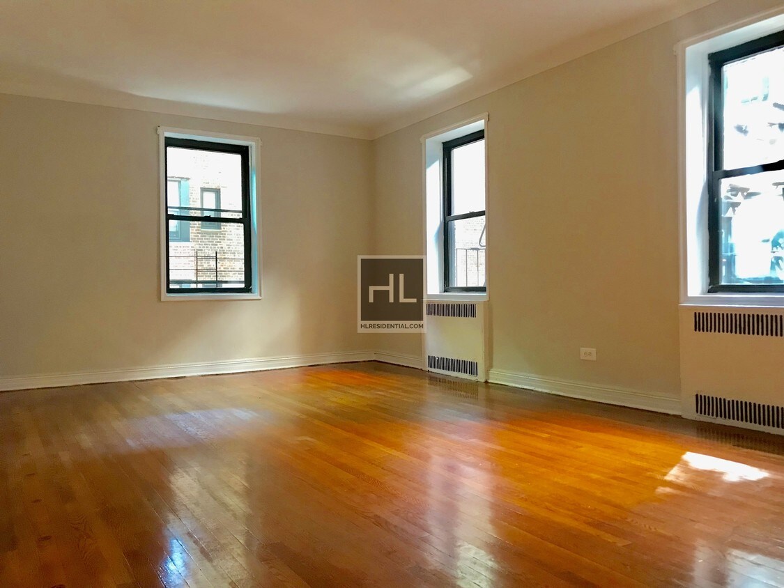 Primary Photo - STUDIO/JACKSON HEIGHTS/ ELMHURST AVENUE