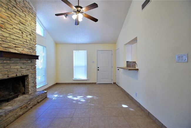 Foto del edificio - 4/2 Duplex Close to Parmer Lane