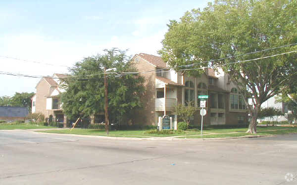 Building Photo - Chelsea Court