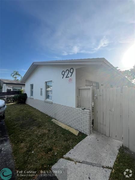 Building Photo - 929 NW 3rd Ave