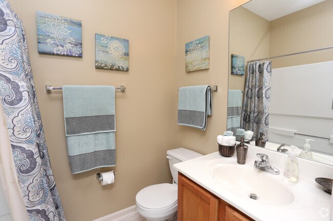 2HAB, 2BA - 1,125 ft² - Primer baño - Georgetown Oaks Apartments