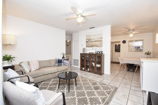 Photo - Very nice 2 bedroom 1 bath duplex! House