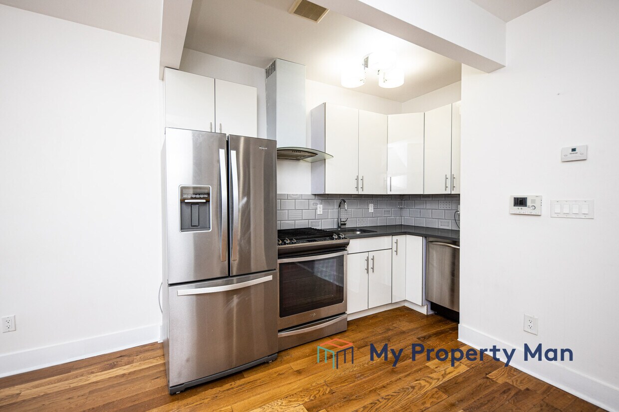 Primary Photo - 739 Lafayette Ave