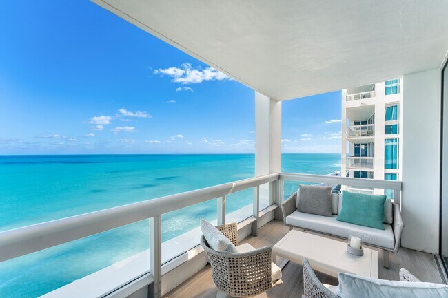 Foto del edificio - 6899 Collins Ave