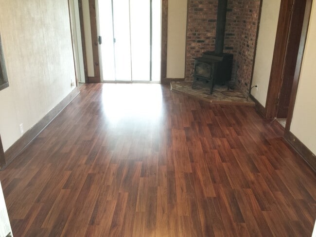 Building Photo - Country Charm Just Minutes From Town! MOVE IN SPECIAL $400 FIRST MONTH RENT