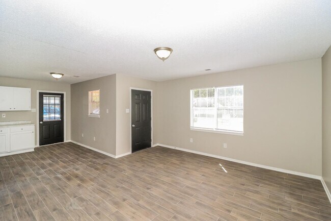 Building Photo - 484 Ferncliff Cove