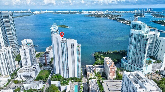 Foto del edificio - 2020 N Bayshore Dr