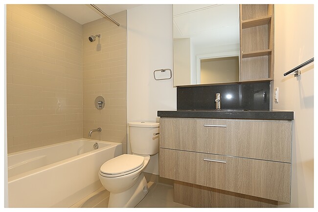 Building Photo - 340 McLeod St