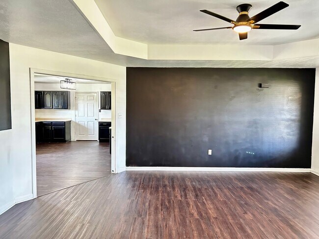 Foto del edificio - 1809 Briarwood St