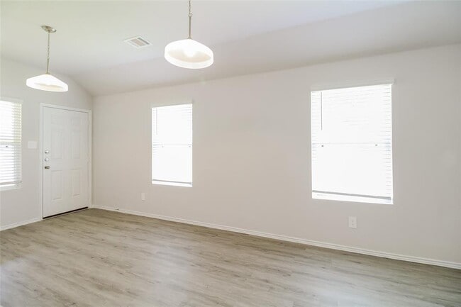 Foto del edificio - 2416 Bull Trout Dr