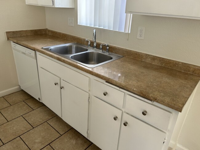 Foto del edificio - 6592 Westpark Pl