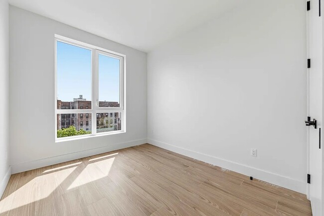 Foto del edificio - 948 New York Ave