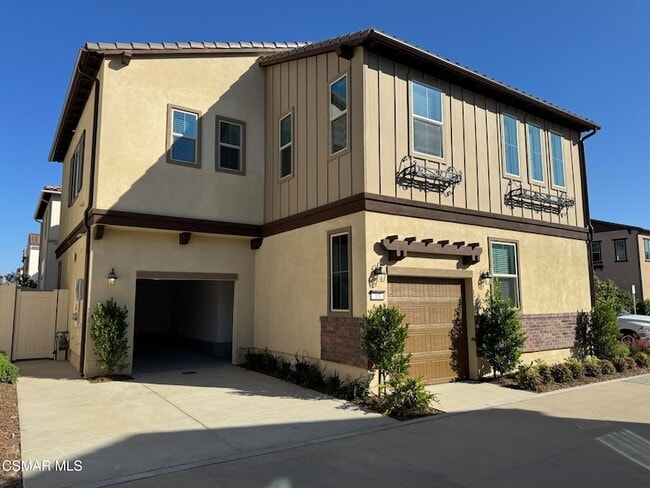 Building Photo - 701 Edward Scholle Dr