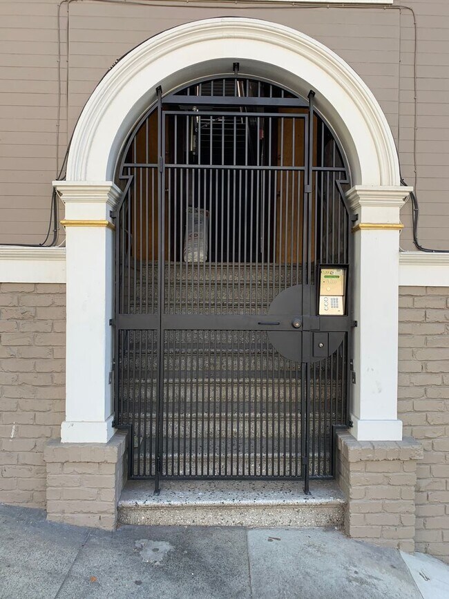 Building Photo - 517-523