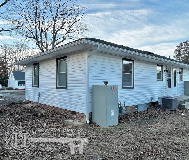 Foto del edificio - 407 Laurel Hill Dr