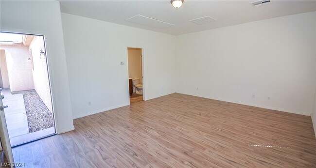 Foto del edificio - 5858 Bow Island Ave