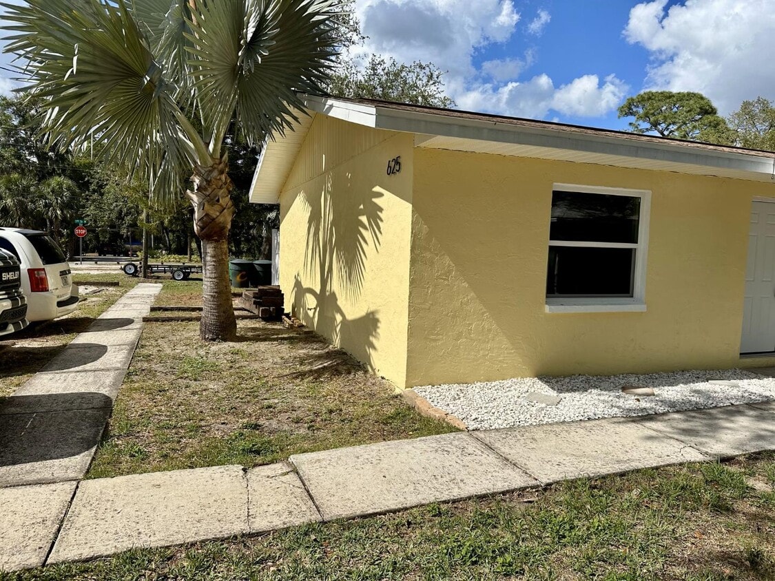 Primary Photo - 625 4th Ave N