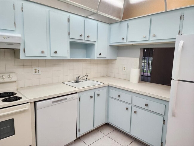 Foto del edificio - 1005 Country Club Dr