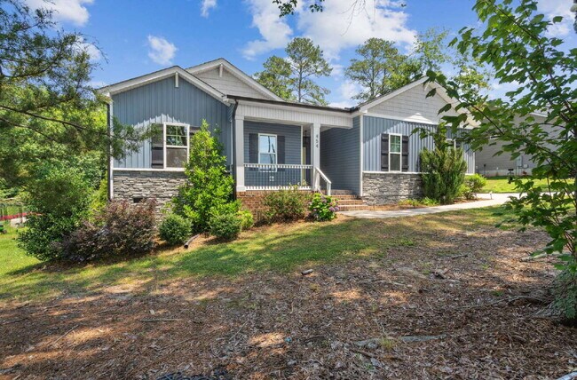 Foto del edificio - Charming 3-Bedroom Bunn Home with Granite ...