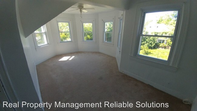 Building Photo - 2207 Chelsea Ter