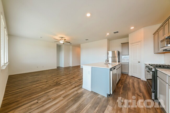 Foto del edificio - 5416 Montrose Dr