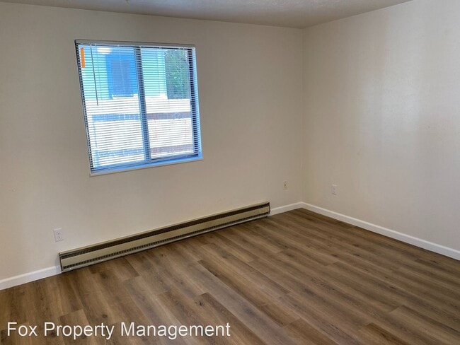 Building Photo - 528 Baker St